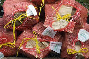 firewood_logs_in_small_bags_-_softwood_and_hardwood